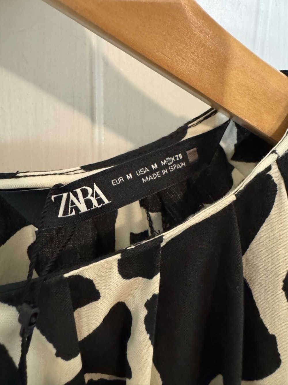 Zara Black & White Giraffe Print Puff Sleeve Peplum Top - Picture 6 of 9